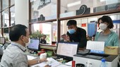 Công chức phường Bình Hưng Hoà A tiếp nhận giải quyết hồ sơ thủ tục hành chính cho người dân