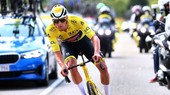 Van der Poel từng có 6 chặng mặc áo vàng Tour de France 2021