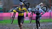Wout van Aert là tay đua đường trường thi đấu việt dã tốt