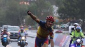 Loic ăn mừng chiến thắng tại đích đến