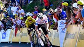 Tadej Pogacar tấn công áo vàng Jonas Vingegaard