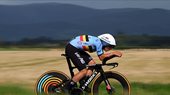 Remco Evenepoel đã đánh bại nhiều ngôi sao cá nhân tính giờ