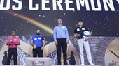 Đào Văn Ly trên bục nhận huy chương