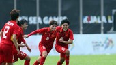 Các cầu thủ Việt Nam khẳng định sự vượt trội trước Myanmar. Ảnh HOÀNG HÙNG