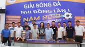 Ban tổ chức và đại diện các đội tham dự chụp ảnh lưu niệm tại buổi họp. Ảnh: Anh Trần