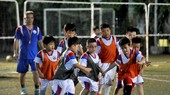Một buổi tập của lớp Ươm mầm tương lai trên sân Tao Đàn. Ảnh: NGUYỄN NHÂN