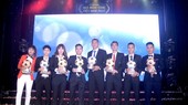 Các cầu thủ đoạt giải trong đêm Gala năm 2017. Ảnh: NGUYỄN NHÂN