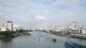 Nhà ven, trên kênh rạch tại Quận 8.
