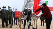 Vice President Dang Thi Ngoc Thinh launches a tree-planting movement in Quang Binh Province.