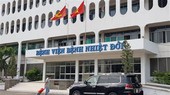 The HCMC Department of Health imposes a temporary blockade on HCMC Hospital for Tropical Diseases on June 12. (Photo: SGGP)