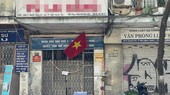 An apartment building in HCMC’s District 1enters lockdown after resident tests positive for virus.