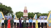The delegation visits Vietnam's sovereignty stele on Truong Sa archipelago.
