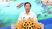 Chairman of the HCMC People’s Committee, Phan Van Mai speaks at the conference .