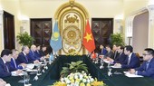 At the talks between Vietnamese Minister of Foreign Affairs Bui Thanh Son, and Deputy Prime Minister and Minister of Foreign Affairs of Kazakhstan Mukhtar Tileuberdi (Photo: VNA)