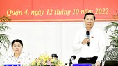 Chairman of the HCMC People’s Committee Phan Van Mai speaks at the meeting. 
