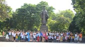 The “Typical Young Vietnamese Family” program 2022 honoring 21 couples is held in Hanoi. 