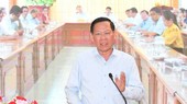 Chairman of the HCMC People’s Committee Phan Van Mai speaks at the meeting.