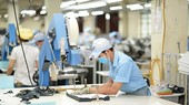 Enterprises in the textile, garment and footwear industries are facing difficulties on a variety of fronts, including a reduction in export orders. (Photo: VNA)
