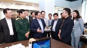 PM Pham Minh Chinh (front, third from left) and officials visit the Vietnam National Innovation Center on March 4. (Photo: VNA)