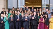 Vietnamese National Assembly (NA) Chairman Vuong Dinh Hue receives a delegation of over 40 businesses from the US-ASEAN Business Council (USABC) in Hanoi on March 23. (Photo: SGGP)