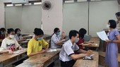 Students take part in the national high school graduation exam for the academic year 2021- 2022 at the examination site in Trung Vuong High School of HCMC. (Photo: SGGP)