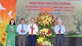 Former State President Nguyen Minh Triet (R) attends the ceremony. (Photo: SGGP)