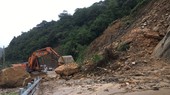 At the landslide scene on National Highway 8A (Photo: SGGP)