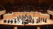 For the first time in history, a symphony orchestra consisting of 60 Vietnamese and Japanese artists has performed under the baton of a Vietnamese conductor. (Photo: VNA)