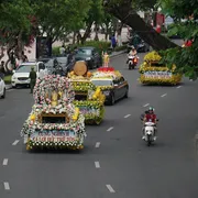 Podcast bản tin trưa 31-5: Hàng ngàn người đổ về Đà Nẵng chiêm bái xá lợi Đức Phật; Đề nghị dừng hoạt động dịch vụ xe địa hình tại thắng cảnh Bàu Trắng