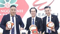 Đại diện VPF và nhà tài trợ tại buổi lễ ra mắt vào ngày 31-1