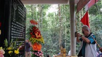 Dâng hương tưởng niệm liệt sĩ Đài Phát thanh Giải phóng