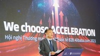 The Vietrade and Alibaba.com sign an MoU on supporting Vietnamese firms to boost online export and organised an international e-commerce conference in Hanoi on March 16 (Photo: SGGP)