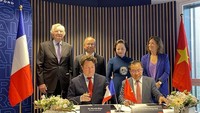 Vietnam, France agree to beef up cooperation in training civil servants