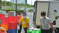 某膳食供应商供给本市各公司、学校、医院食用的工业膳食,从加工至运输过程中的食品卫生安全经常得到严谨的监察。