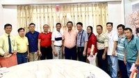 理事长陆全超(左五)、副理事长廖子 权(左一)与各位热心人士欢聚留影。