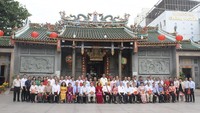 市、郡领导与各华人会馆新春合照留念。