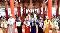 海南文艺组在富国演出的《八仙贺寿》。