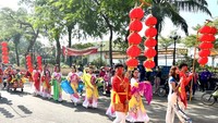 同奈省华人参与边和迎神活动。