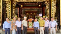 陈裕会长(左四)与各副会长接待阮友协(左五)书记代表团的到访。