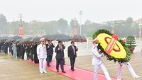 党政领导晋谒胡志明主席陵