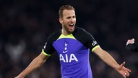 Harry Kane mừng pha ghi bàn đi vào lịch sử Tottenham.