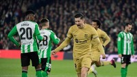 Robert Lewandowski ghi bàn ngay khi trở lại sau 3 trận treo giò.