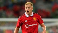 Không chỉ điền tên như một sự động viên, HLV Erik ten Hag gửi thông điệp rằng Donny van de Beek vẫn nằm trong kế hoạch mùa tới.