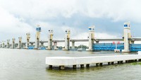 Hệ thống thủy lợi Cái Lớn - Cái Bé góp phần ngăn mặn xâm nhập từ biển Tây. Ảnh: QUỐC BÌNH