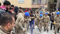 Quân đội Thổ Nhĩ Kỳ tìm kiếm nạn nhân vụ động đất ở TP Adiyaman, Đông Nam nước này