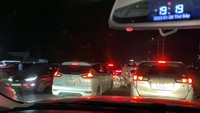 Vật vã về lại TPHCM bằng đường bộ