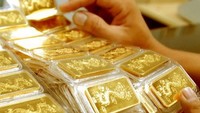 Giá vàng thế giới giảm mạnh, giá vàng trong nước giảm cầm chừng
