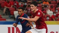 Elkan Baggott (áo đỏ) không thể dự SEA Games 31