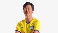 Hình ảnh tiền vệ Nguyễn Tuấn Anh của HAGL đã bị VPF gỡ khỏi poster giới thiệu V-League 2023 