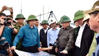 Deputy Prime Minister and head of the Central Steering Committee for Natural Disaster Prevention and Control Trinh Dinh Dung (central) as head of the front committee responding to Storm Molave (Photo:Viet Nam Disaster Management Authority (VNDMA))